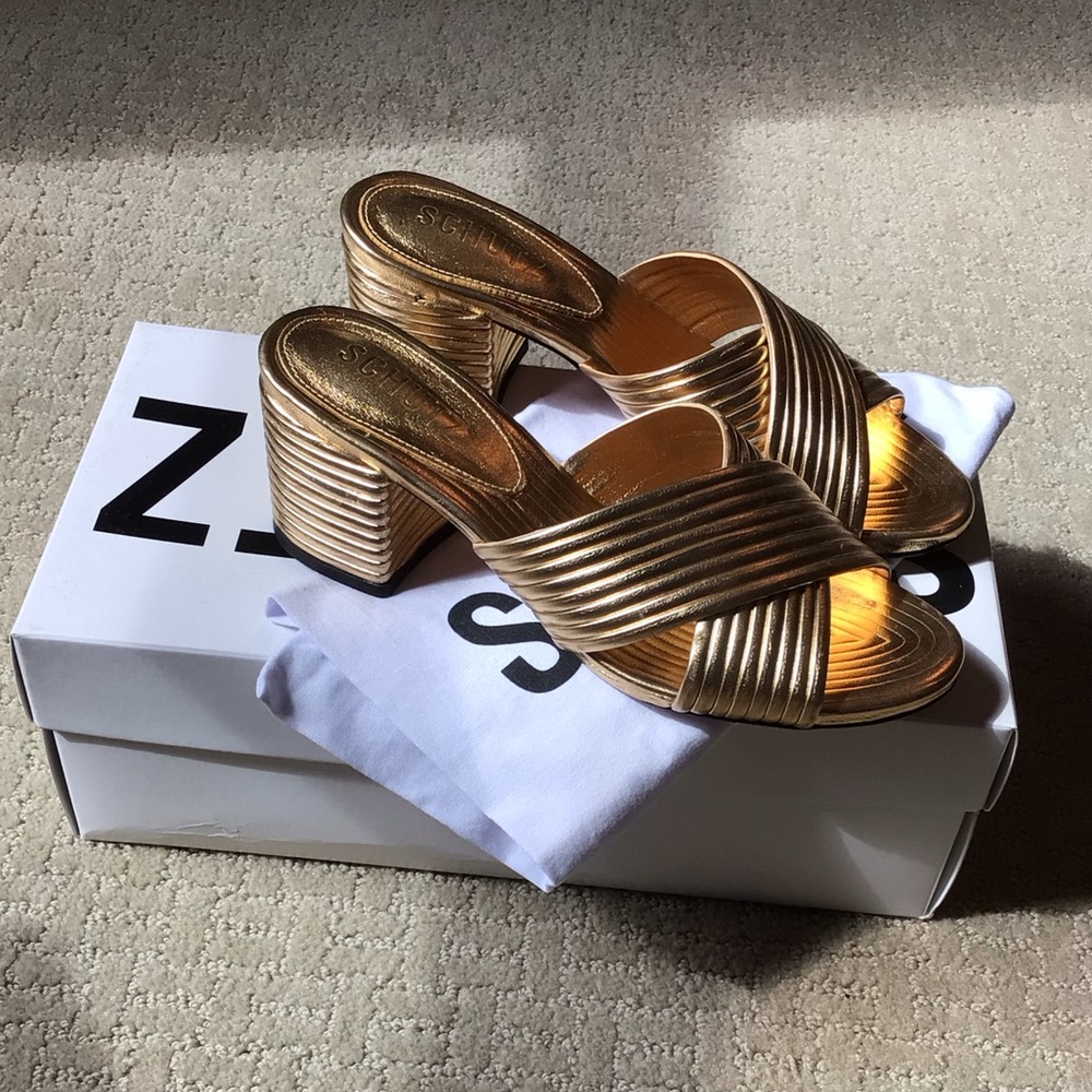 Schutz Ana Kate Metallic Gold Sandal. Women’s Size 5. Worn but Great Condition
